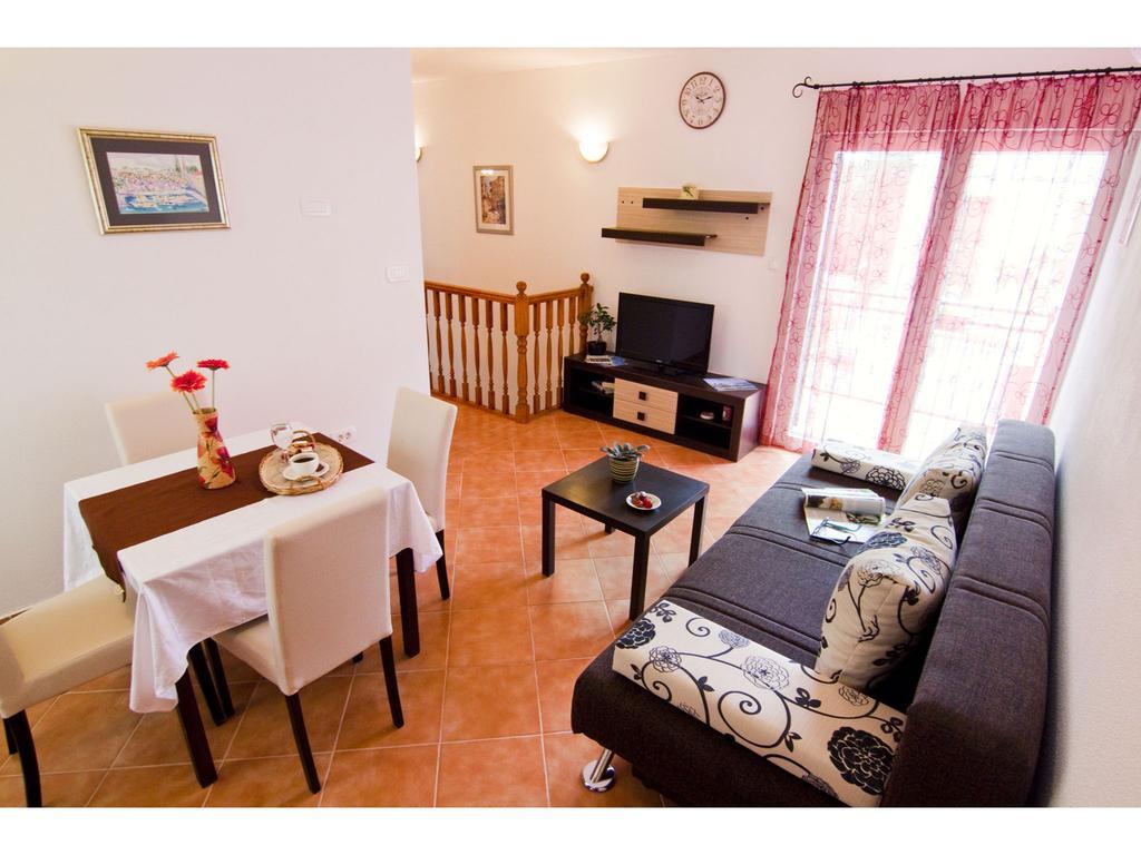 Apartments Cambi Kaštela Δωμάτιο φωτογραφία